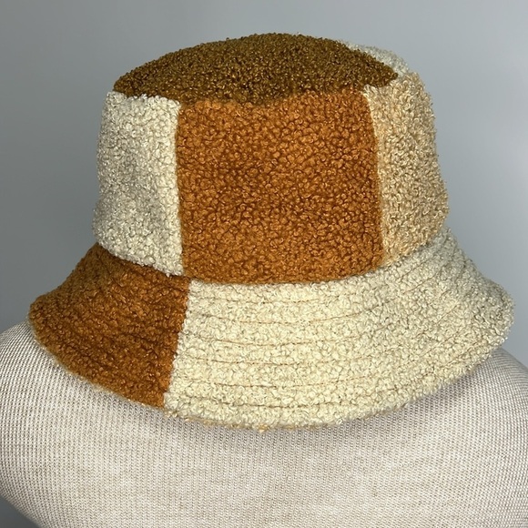 Steve Madden Patchwork Bucket Hat Sherpa Boucle Knit Neutral Tan Brown Cream - Picture 4 of 9